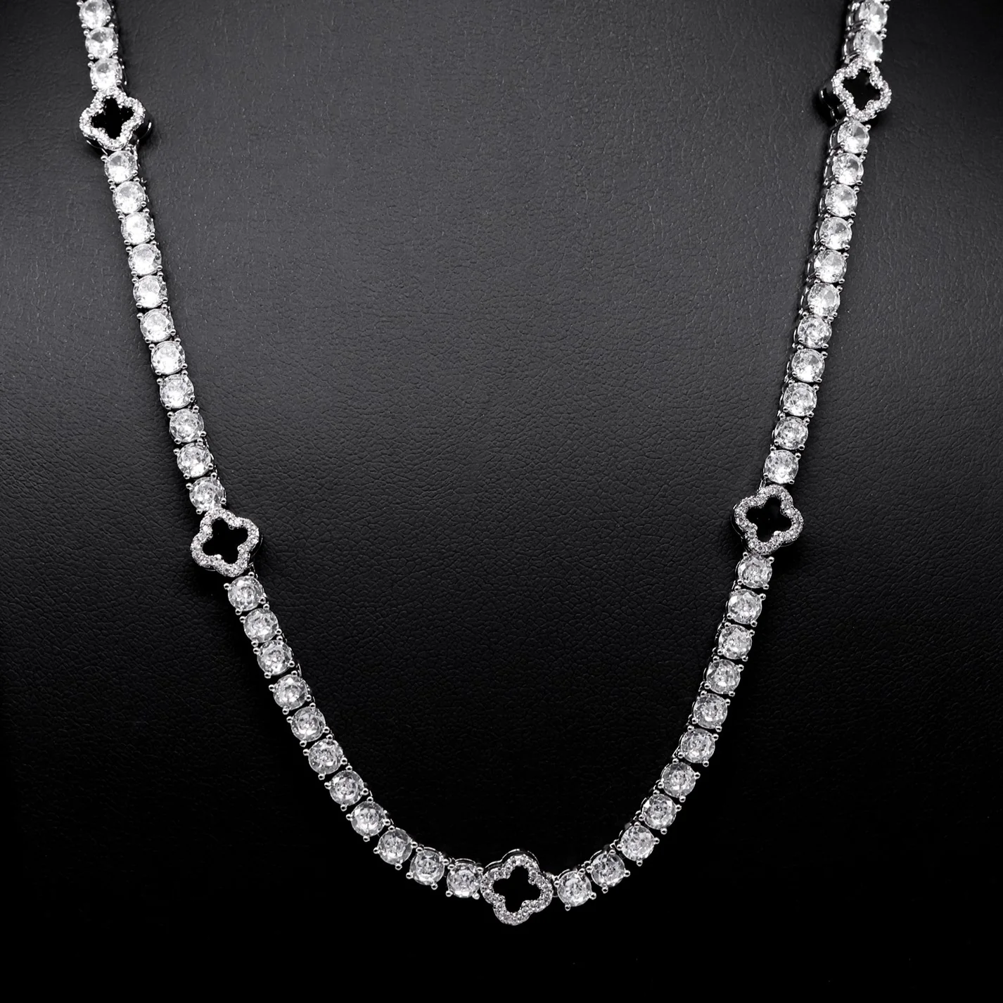 4mm Black Clover Tennis Chain - White Gold - Image 3