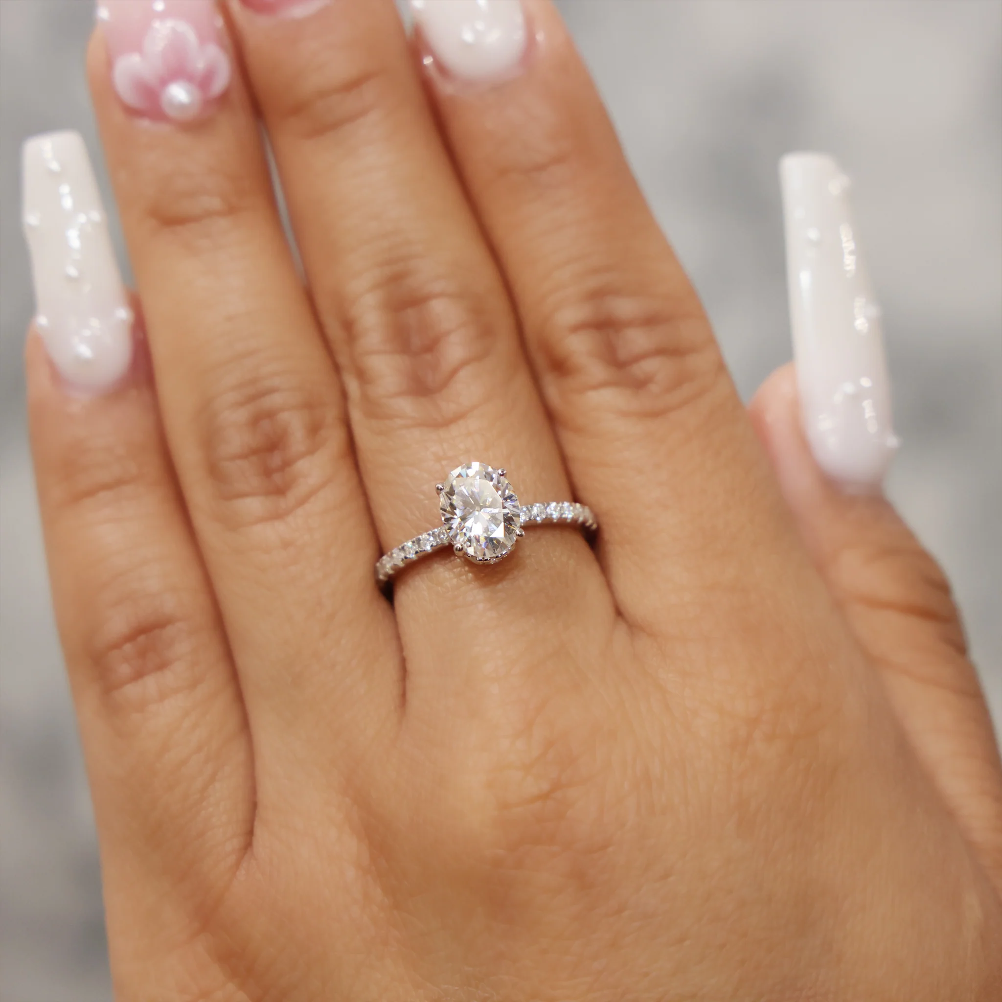 Oval Cut Moissanite Ring - 925 Silver - Image 3