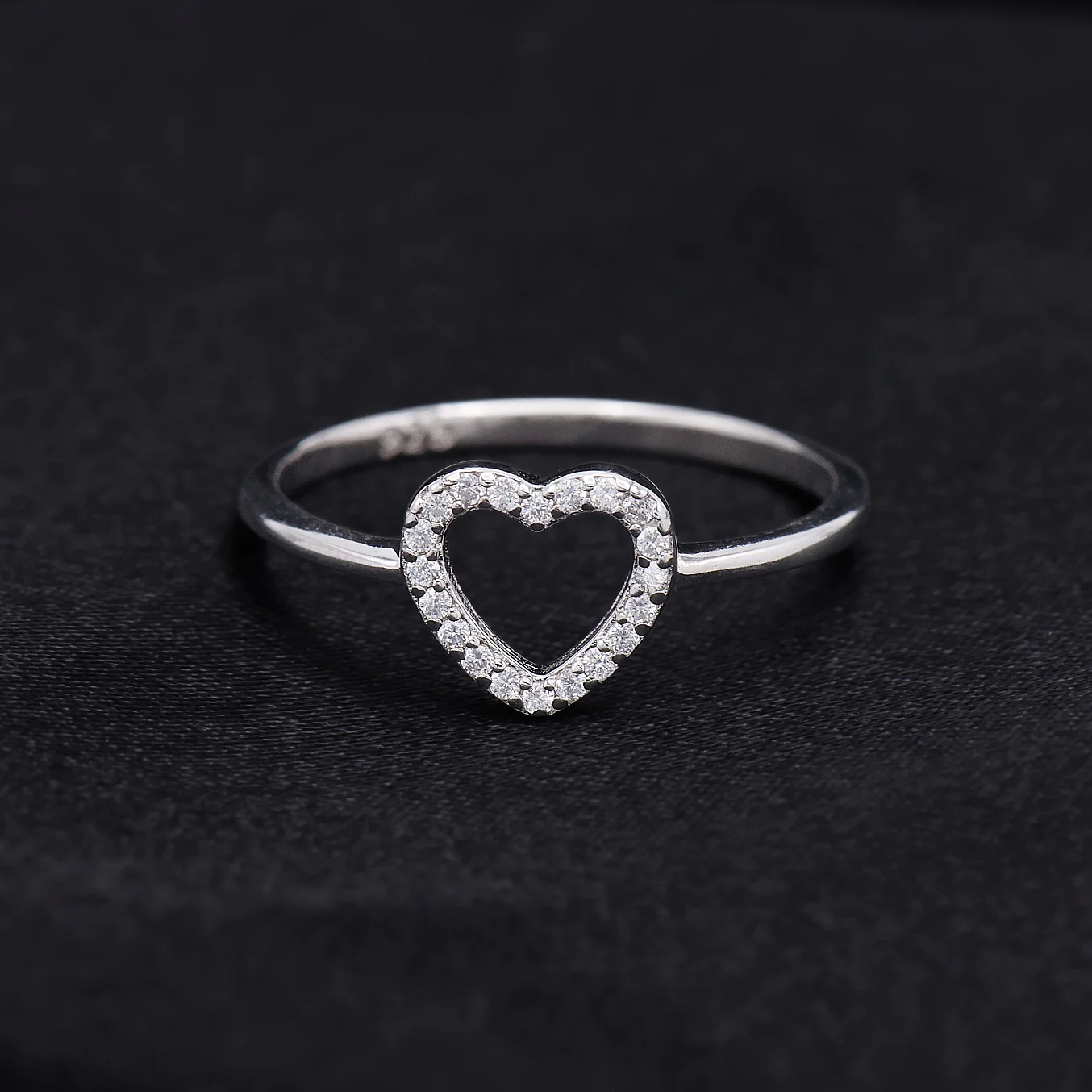 Small Iced Heart Ring - 925 Silver