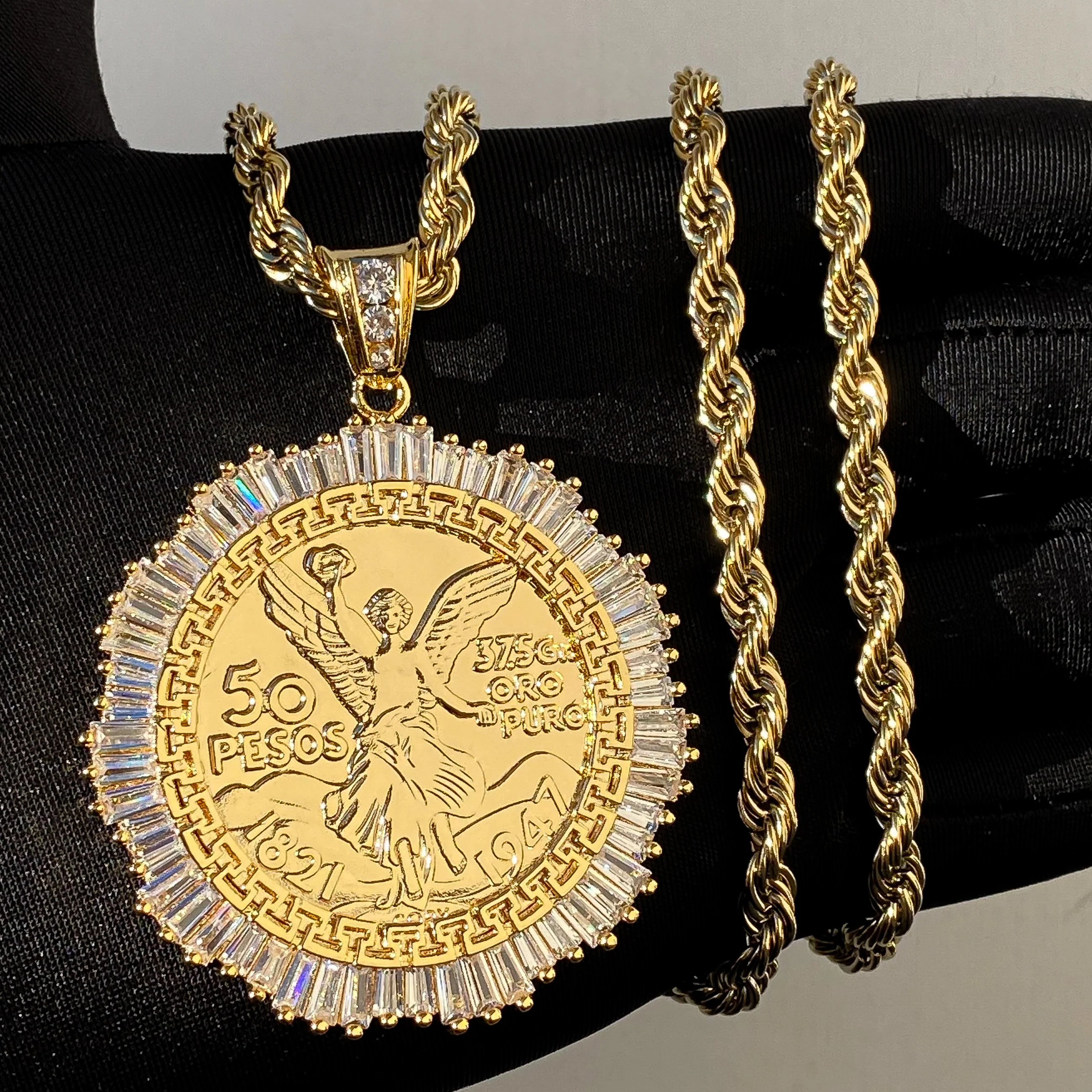Star Baguette Diamond Bezel Centenario Pendant - Gold